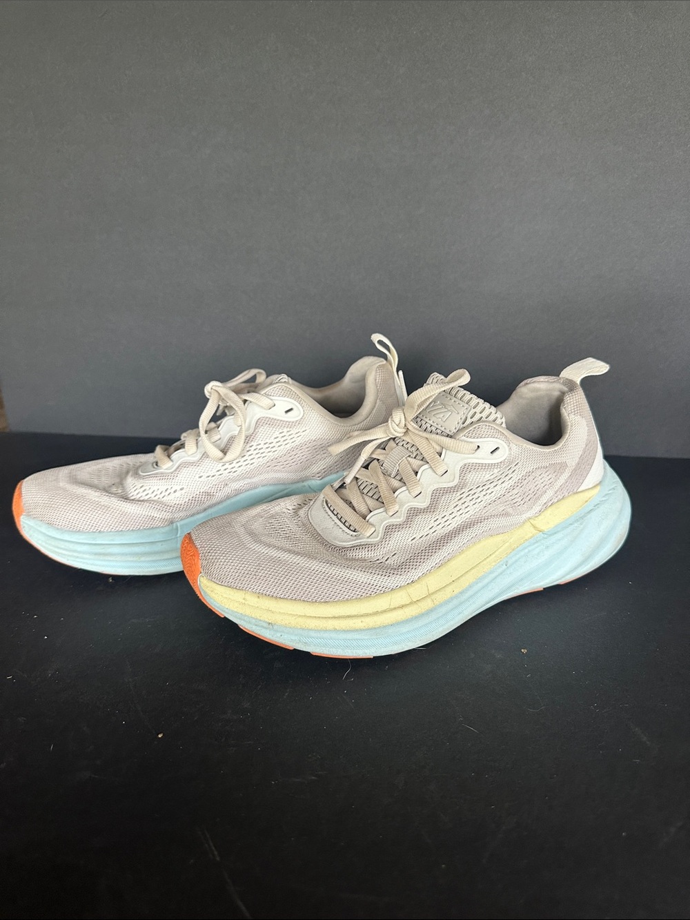 Avia tennis shoes women’s size 9